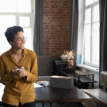 Cargar imagen en el visor de la galería, Bocina Klipsch Audio - The Three Plus Color Walnut