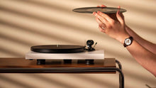 Cargar imagen en el visor de la galería, Pro-Ject Audio Debut Carbon EVO Tocadiscos Manual