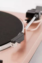 Cargar imagen en el visor de la galería, Audio-Technica AT-LP60XBT Tocadiscos con Bluetooth (Edición Limitada Pink Quartz)