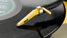 Cargar imagen en el visor de la galería, Pro-Ject Audio The Beatles Yellow Submarine Tocadiscos Manual (Open Box) + Dust Cover