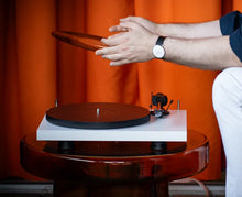 Cargar imagen en el visor de la galería, Pro-Ject Audio Debut EVO 2 (Tocadiscos Manual)
