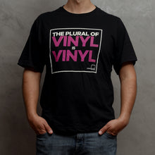 Cargar imagen en el visor de la galería, T-Shirt The Plural Of Vinyl Is Vinyl
